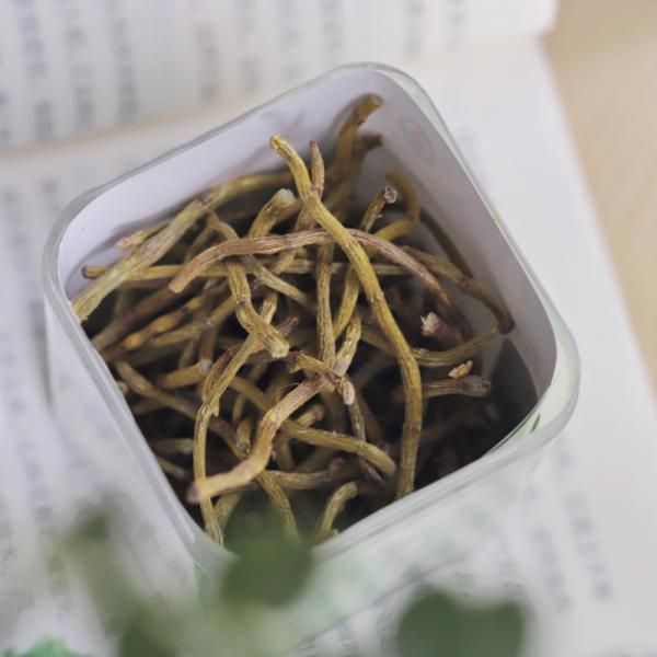 云南有机铁皮石斛干条 | 云南文山广南，附树&middot;附石仿野生​，无农残不染色，不加糖胶，健康！有机认证&middot;一盒一码，安心可查，养生必入！
